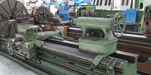 Sliding bed lathes